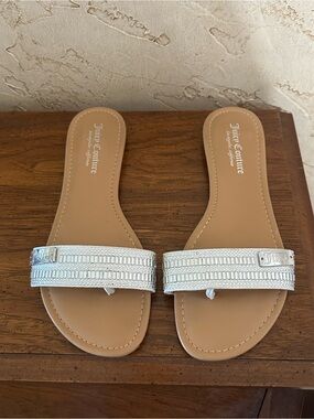 Juicy Couture Zippie Metallic Silver Sandals Size 10M